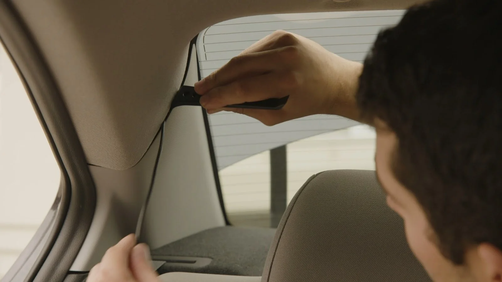 Hiding-the-cables-from-your-dash-cam
